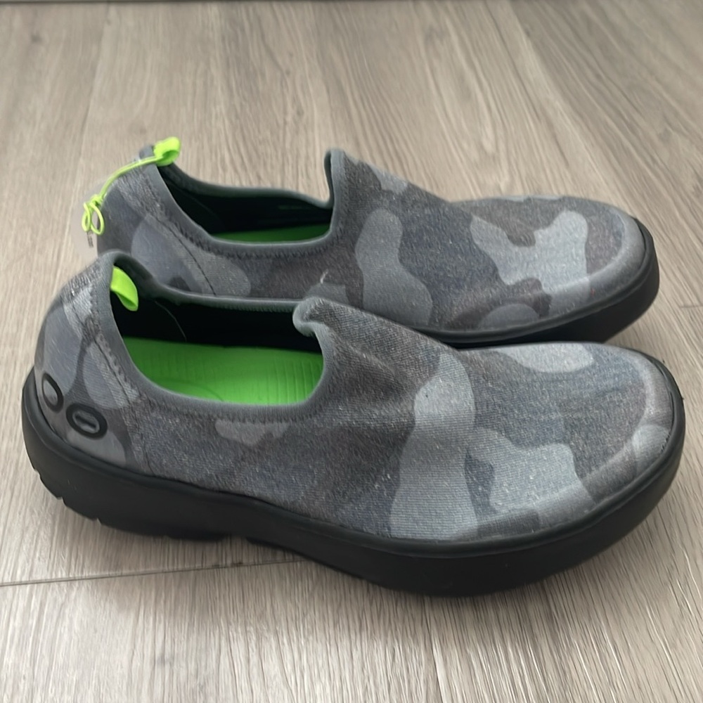 Oofos Oomg Eeze Low Black/Black Camo Size 6.5 NEW